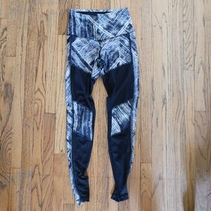Lululemon Black and Gray Patterned Leggings